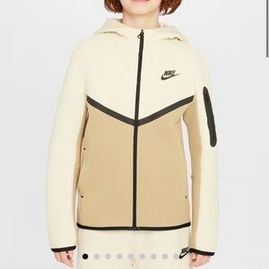 Nike Tech Fleece current season Big Kids NWT M